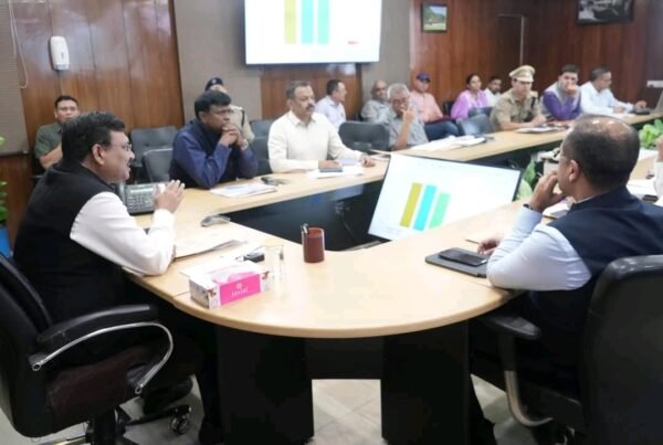 मुख्य सचिव आनंद बर्द्धन ने ली राज्य सड़क सुरक्षा कोष प्रबंध समिति की समीक्षा बैठक, अधिकारियों को दिये निर्देश