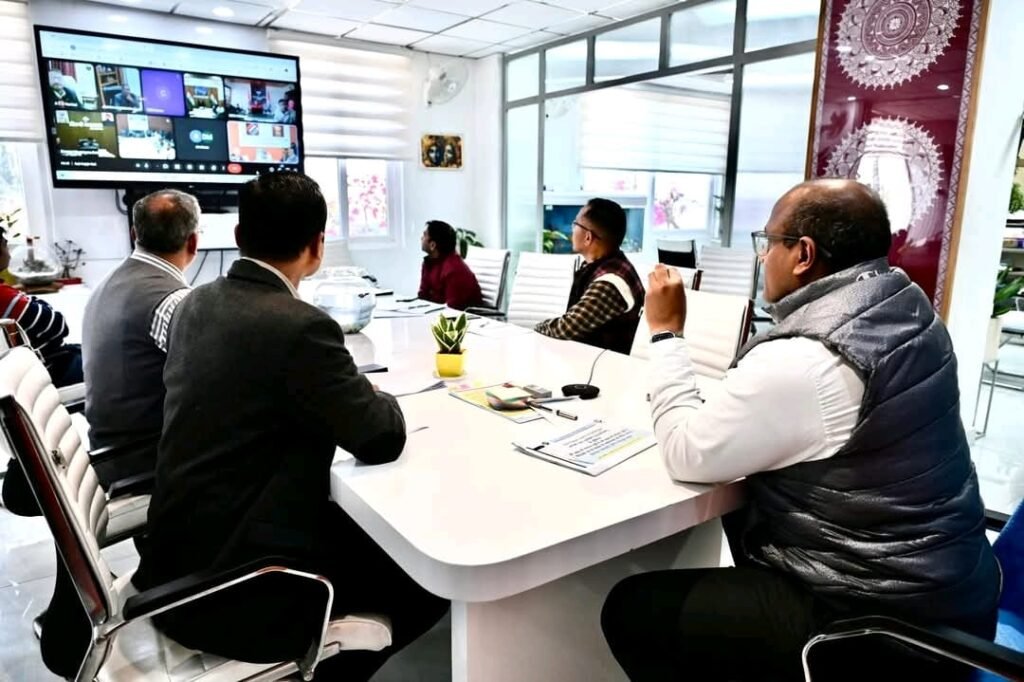 मुख्य निर्वाचन अधिकारी डॉ. बी.वी.आर.सी. पुरुषोत्तम ने SIR की तैयारियों को लेकर की बैठक, दिए निर्देश 