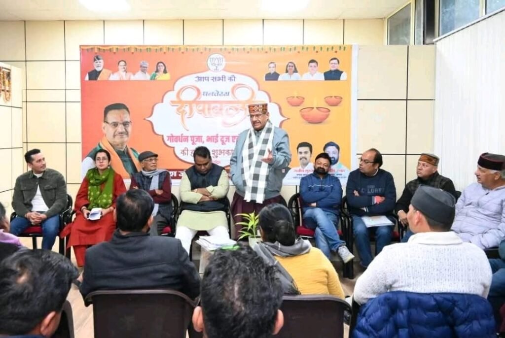 बरेली में कैबिनेट मंत्री सुबोध उनियाल ने 26वीं श्री नामो नारायण मेमोरियल गुलदाउदी प्रदर्शनी का किया अवलोकन 