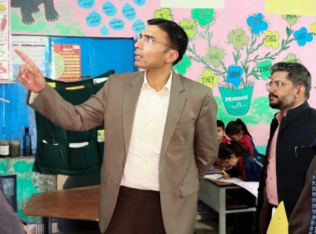 जिला प्रशासन की पहल से त्यूणी के ग्राम अटाल के 300 गरीब बच्चों को पढ़ाई का सहारा, पहाड़ के दूरस्थ गांव में शिक्षा की उम्मीद, CSR फंड के जरिए 4.50 लाख रुपए जारी