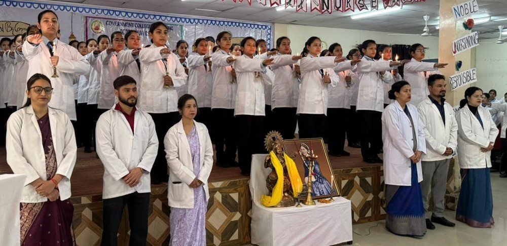 मरीजों की बेहतर सेवा का नर्सिंग छात्रों ने लिया संकल्प