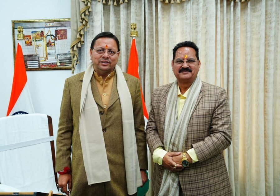 वरिष्ठ पत्रकार एवं सामाजिक कार्यकर्ता विश्वजीत सिंह नेगी ने की मुख्यमंत्री धामी से महत्वपूर्ण भेंट, यमकेश्वर विधानसभा में विकास कार्यों को मिलेगी नई गति