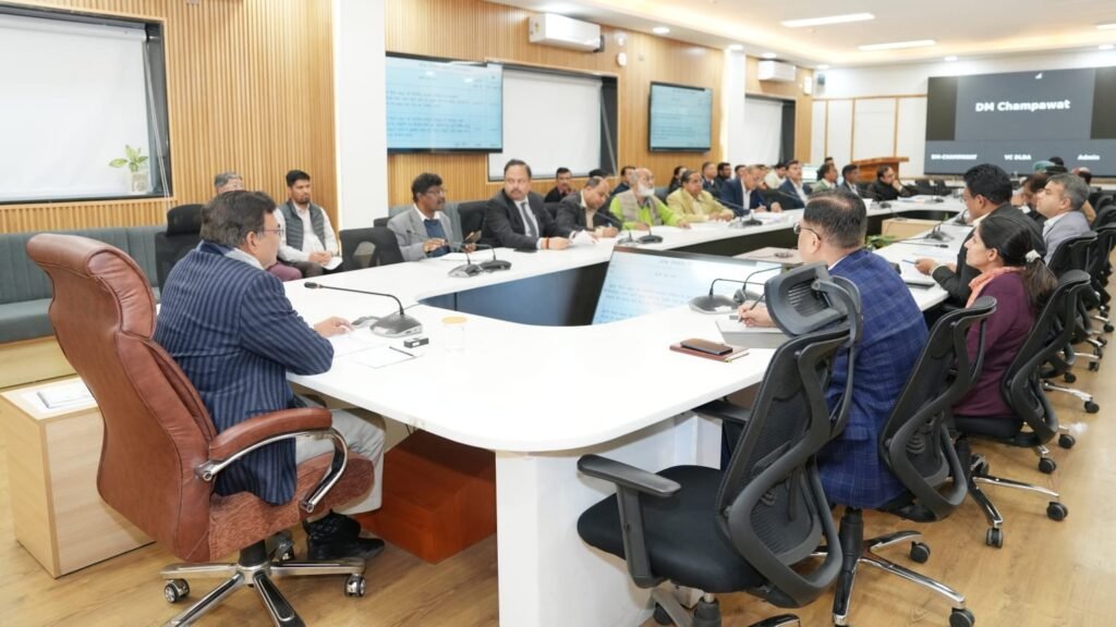 मुख्य सचिव आनन्द बर्द्धन ने ली व्यय वित्त समिति की बैठक