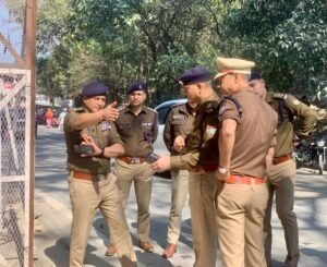 धरना-प्रदर्शनों और रैलियों के मद्देनज़र एसएसपी देहरादून प्रमेंद्र सिंह डोबाल ने ग्राउंड जीरो पर उतरकर किया सुरक्षा व्यवस्थाओं का स्थलीय निरीक्षण 