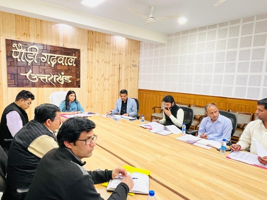 सहकारी देयों की वसूली धीमी होने पर डीएम स्वाति एस. भदौरिया सख्त, 50 प्रतिशत से कम वसूली पर सचिवों का वेतन रोकने के निर्देश