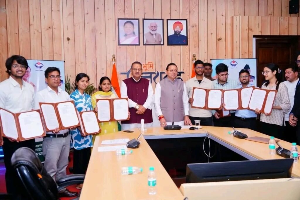 CM धामी ने 12 मानचित्रकों को सौंपे नियुक्ति पत्र, कृषि सशक्तिकरण पर जोर