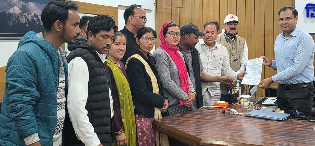 लाता गांव में प्राथमिक विद्यालय संचालन की मांग