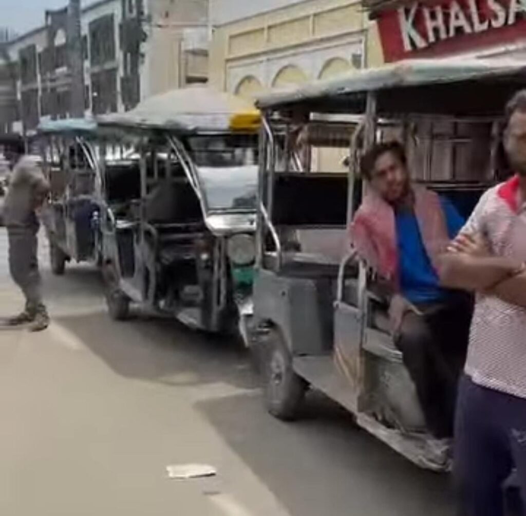 परिवहन विभाग द्वारा ई रिक्शा सत्यापन अभियान जारी, अनियमित पाए गए ई रिक्शाओ को किया सीज