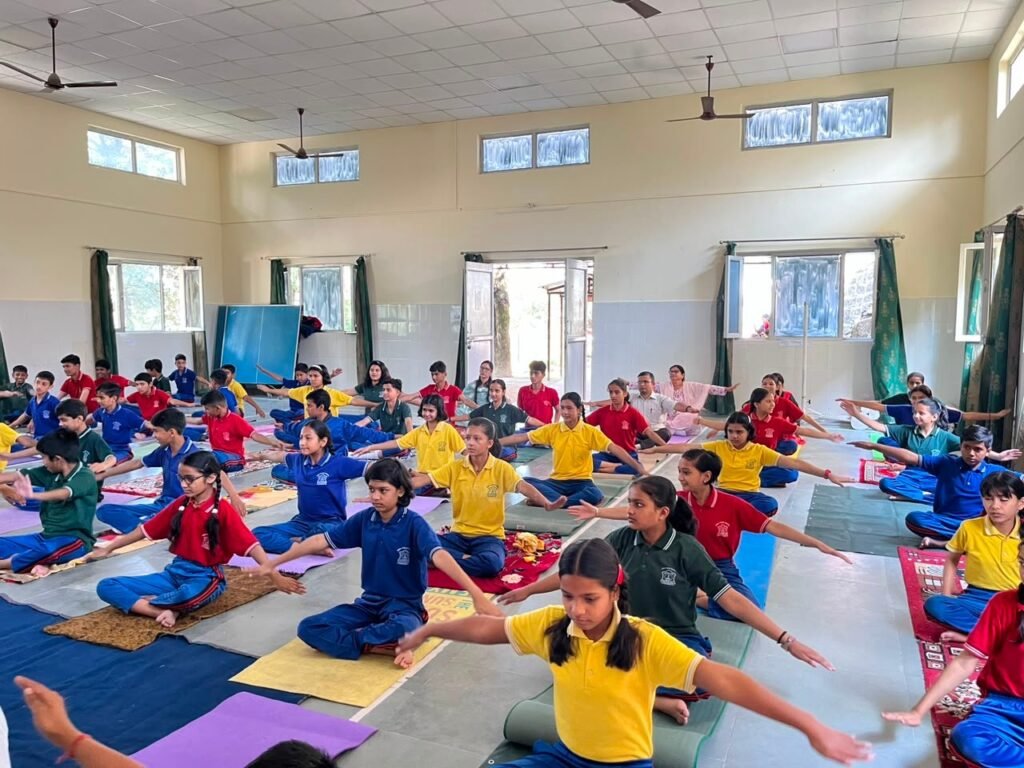 आर्मी पब्लिक स्कूल लैंसडाउन में उत्साहपूर्वक मनाया गया अंतर्राष्ट्रीय योग दिवस