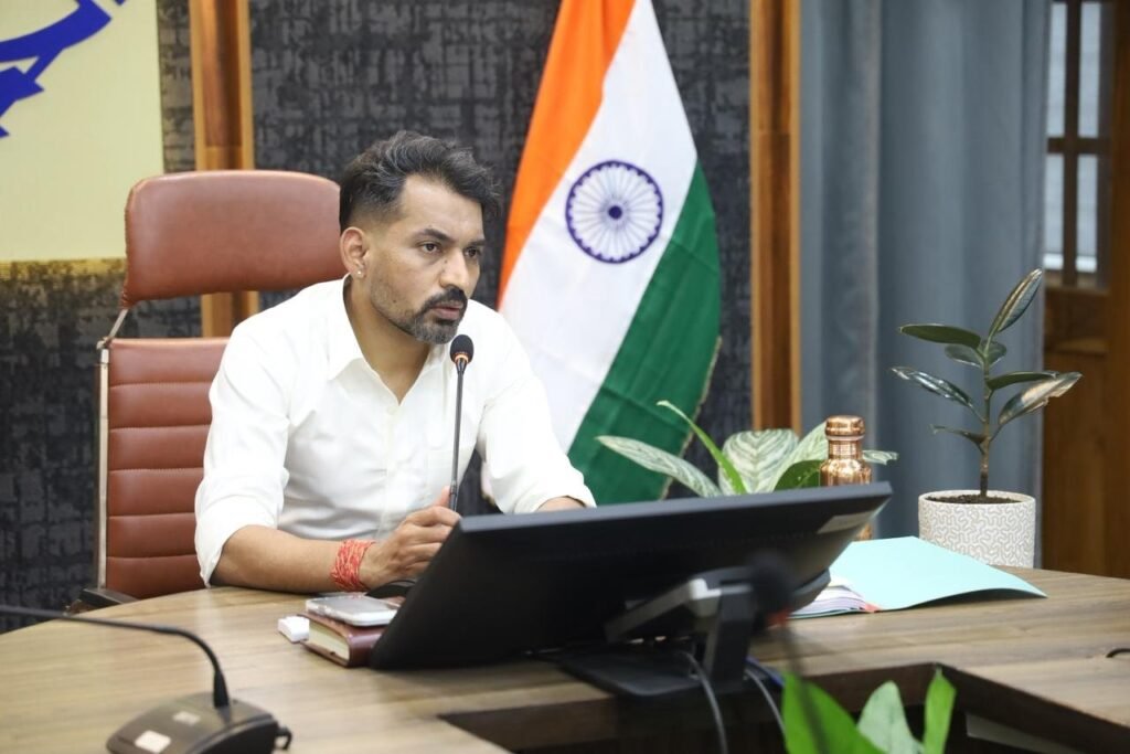 मतदाताओं एवं राजनीतिक दलों की सक्रिय सहभागिता से सुनिश्चित होगी शुद्ध एवं त्रुटिरहित मतदाता सूची – डीएम डॉ. आशीष चौहान