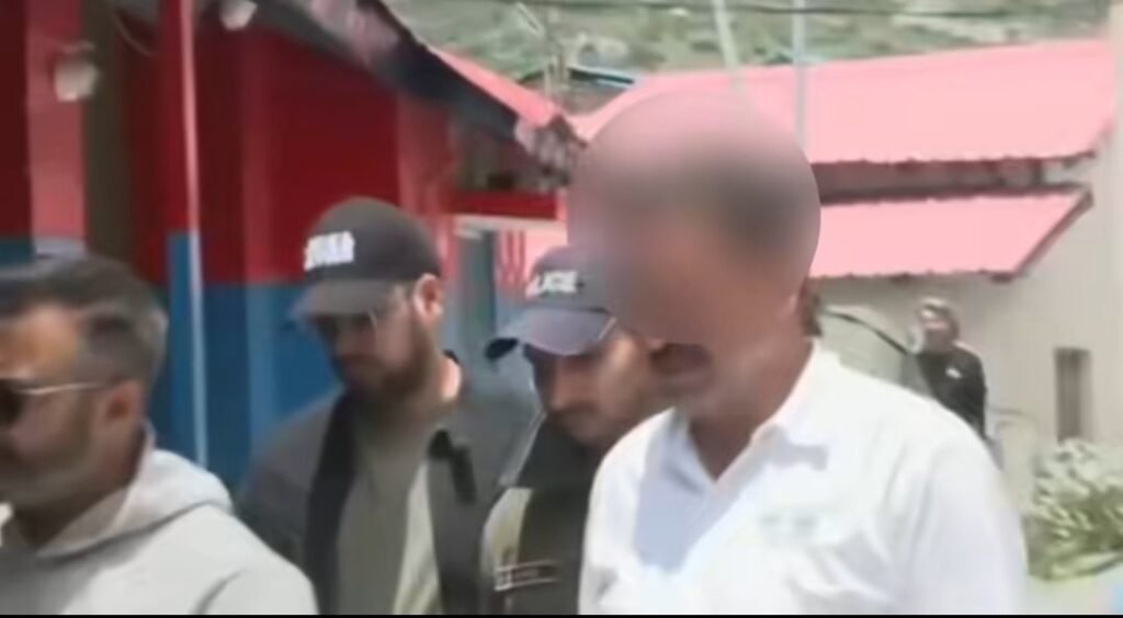 बदरीनाथ धाम थाली भेंट अनियमितता: SIT ने तत्कालीन मंदिर अधिकारी राजेन्द्र चौहान को किया गिरफतार, CCTV में कैद है पूरी घटना 